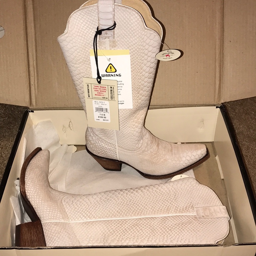 Brand new Idyllwind snakeskin boots
